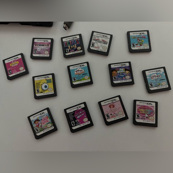 Nintendo DS lite console with case and all the games in good condition - Picture 7 of 8